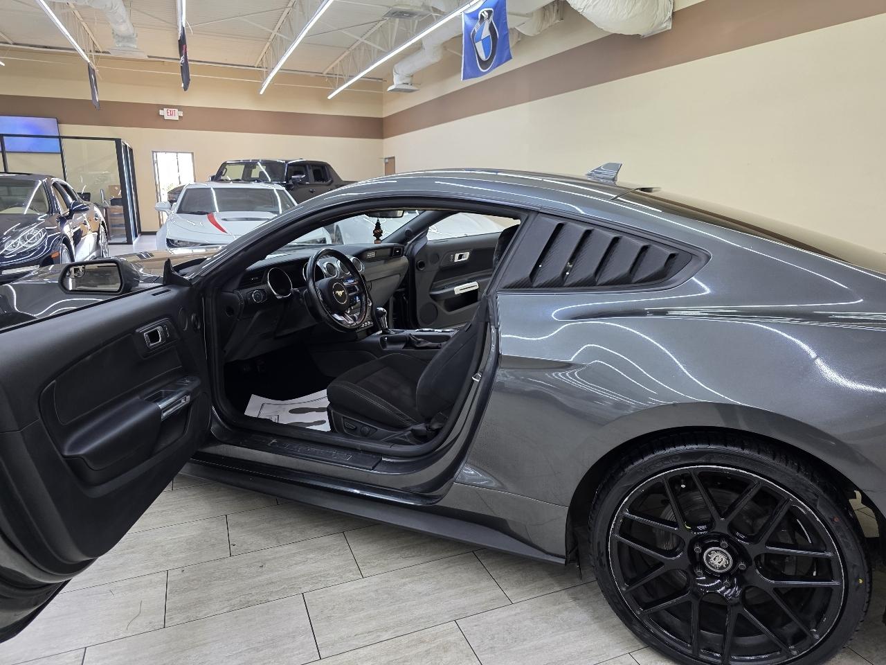 Ford Mustang EcoBoost Coupe 2020