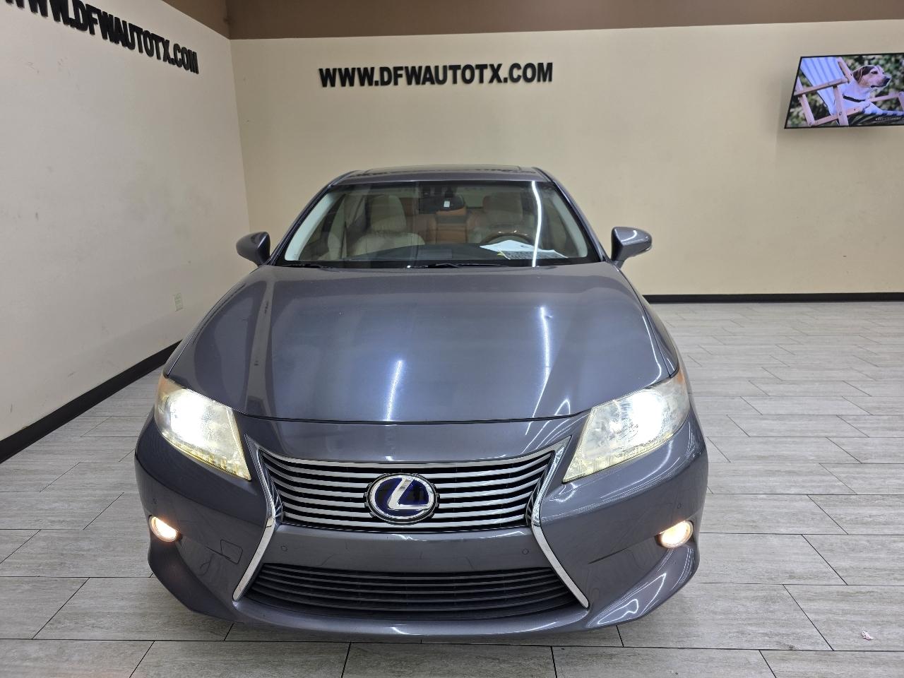 Lexus ES 300h Sedan 2013