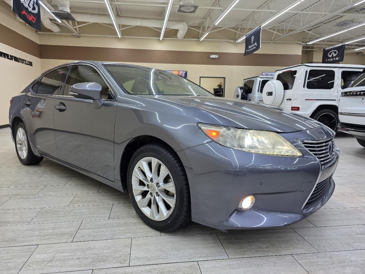 Lexus ES 300h Sedan 2013