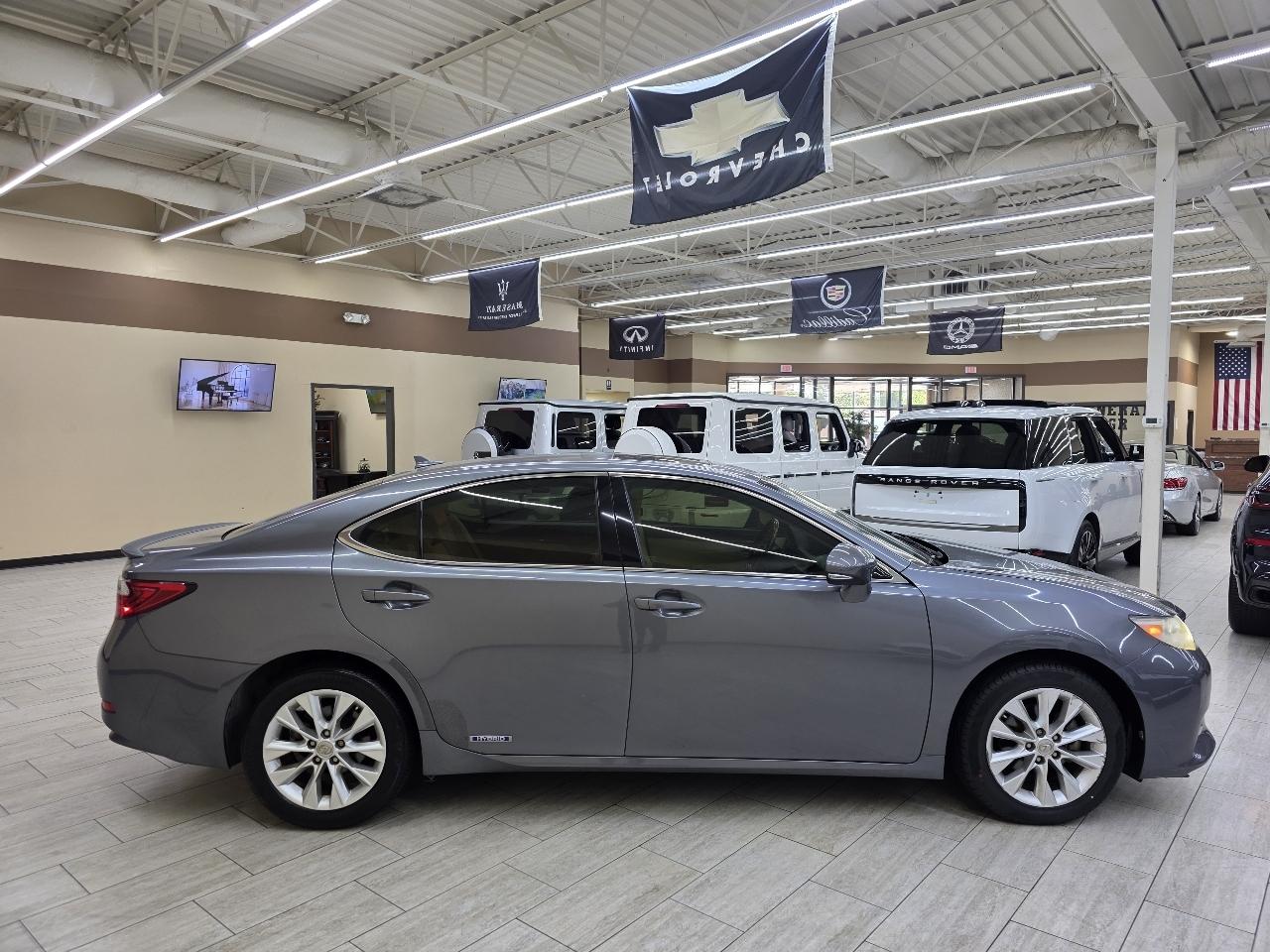 Lexus ES 300h Sedan 2013