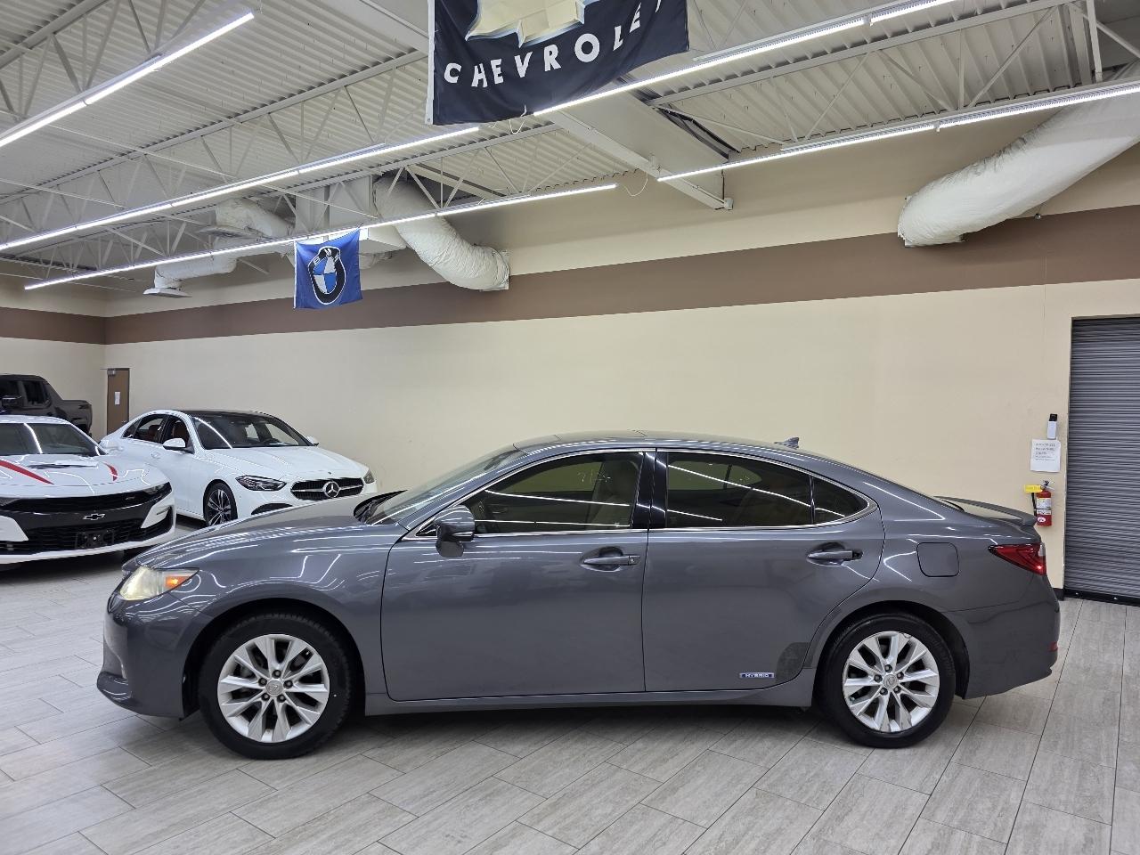 Lexus ES 300h Sedan 2013