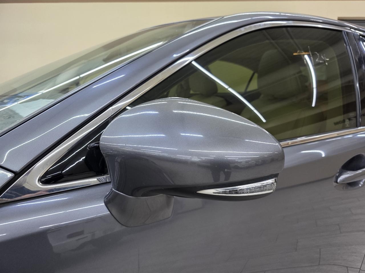 Lexus ES 300h Sedan 2013