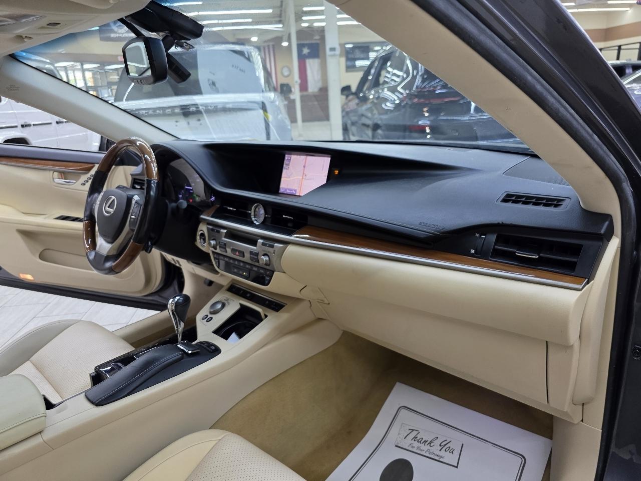 Lexus ES 300h Sedan 2013