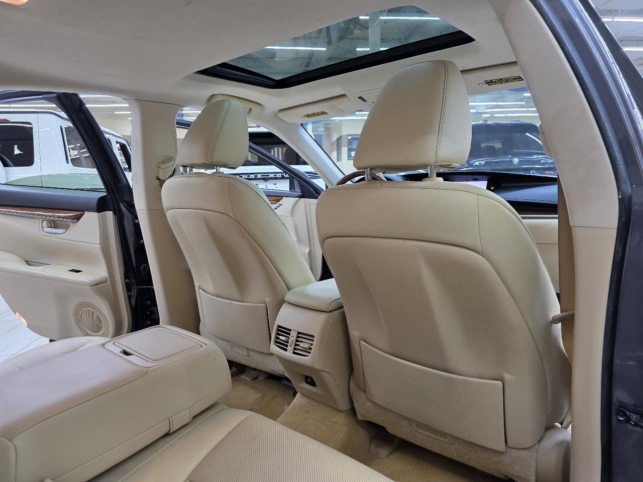 Lexus ES 300h Sedan 2013