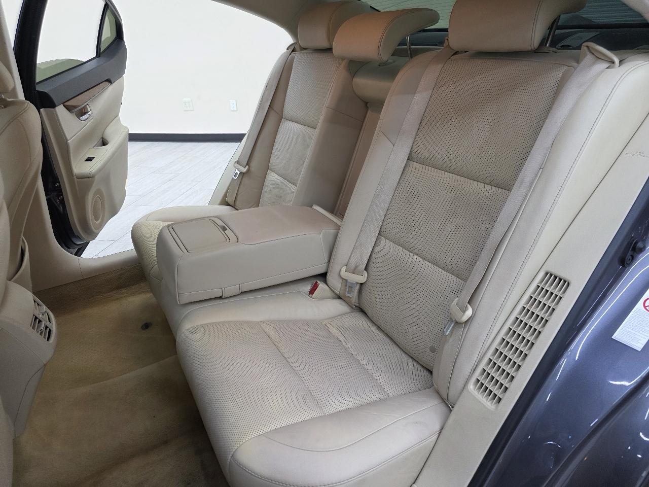 Lexus ES 300h Sedan 2013