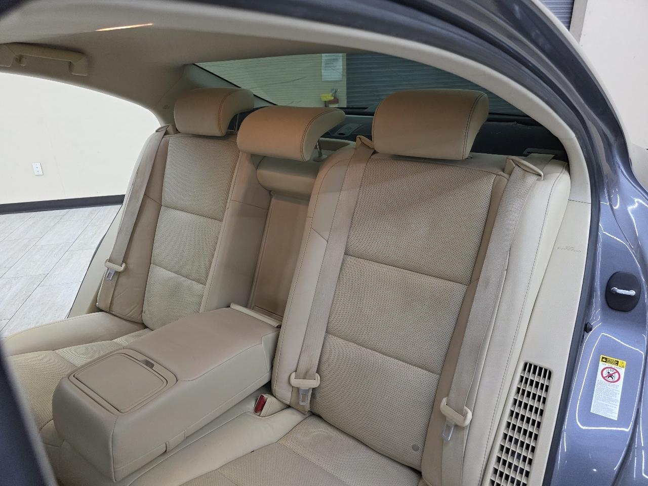Lexus ES 300h Sedan 2013