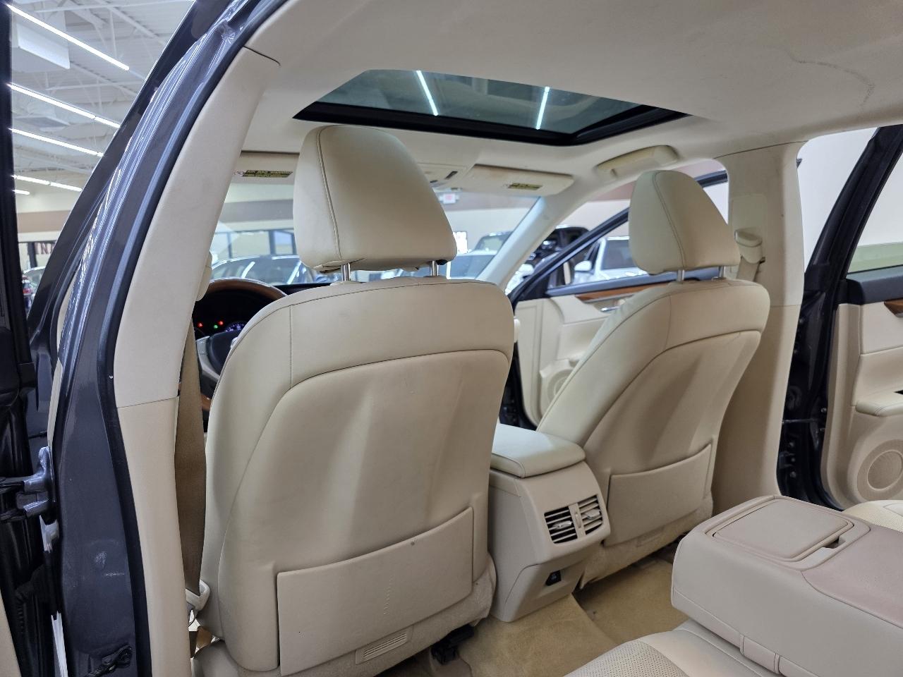 Lexus ES 300h Sedan 2013