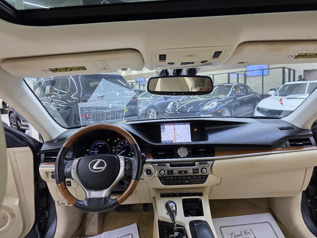 Lexus ES 300h Sedan 2013