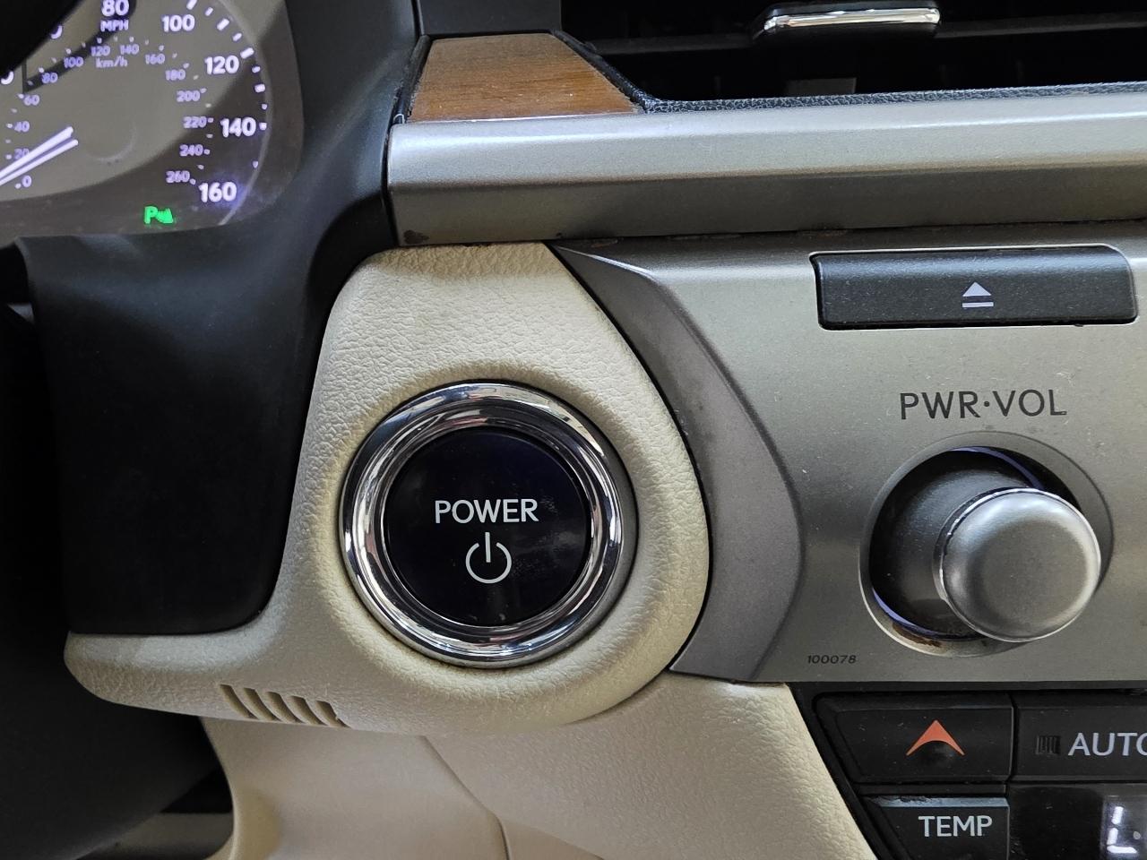 Lexus ES 300h Sedan 2013