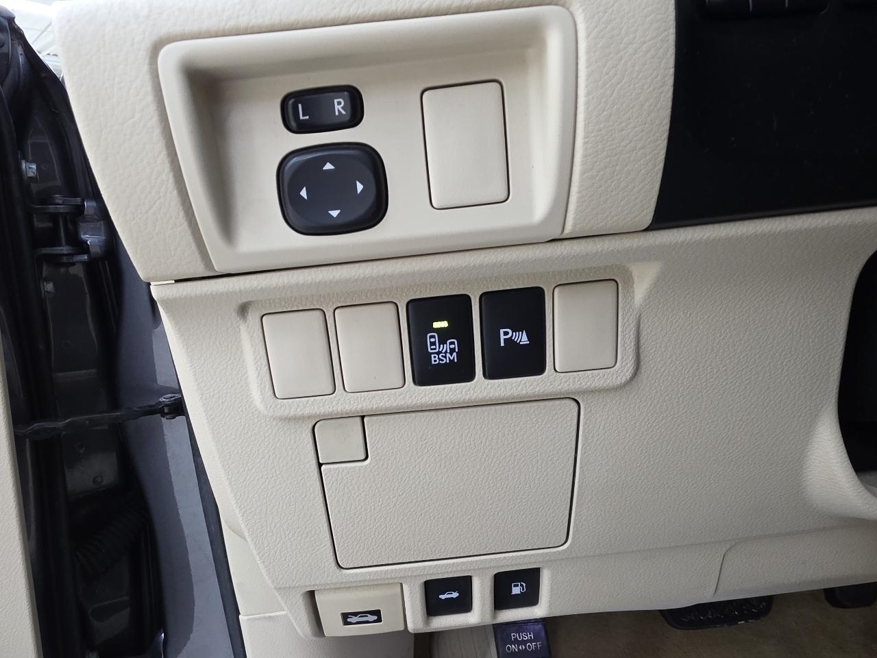 Lexus ES 300h Sedan 2013