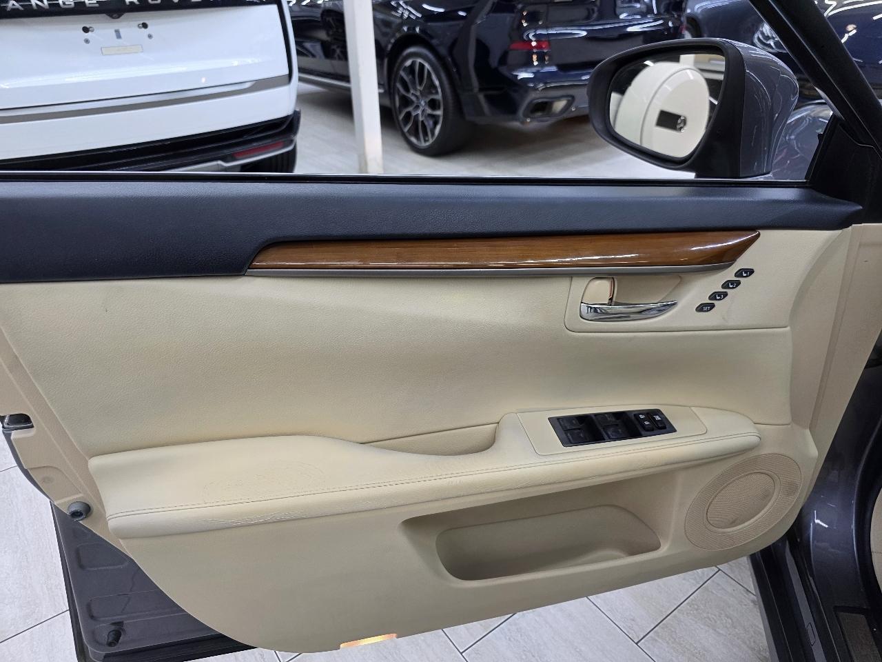 Lexus ES 300h Sedan 2013