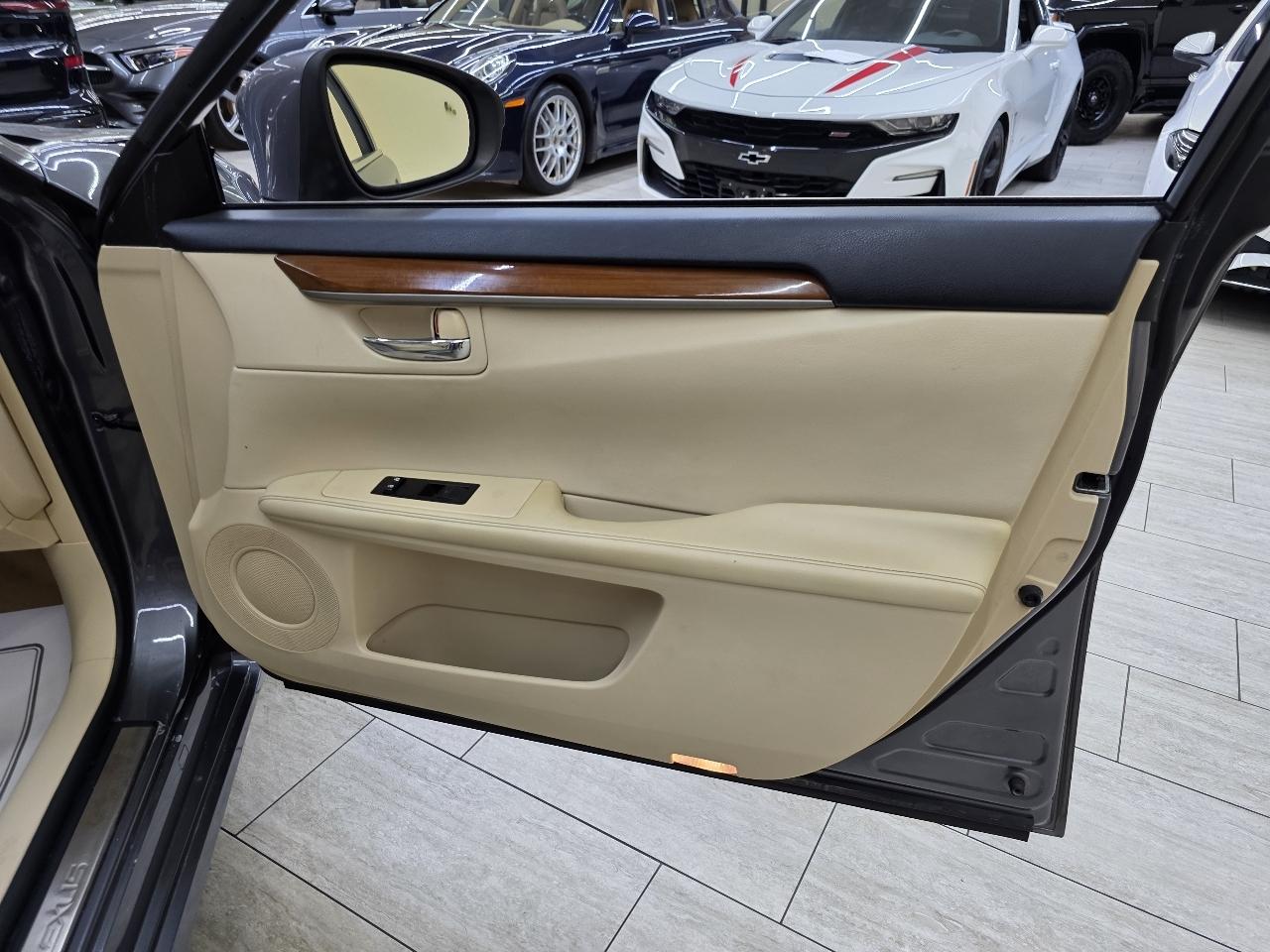 Lexus ES 300h Sedan 2013