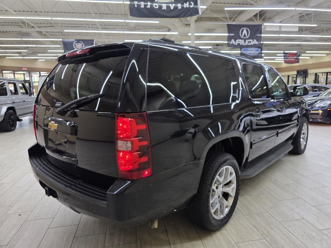 Chevrolet Suburban LT 1500 2WD 2013