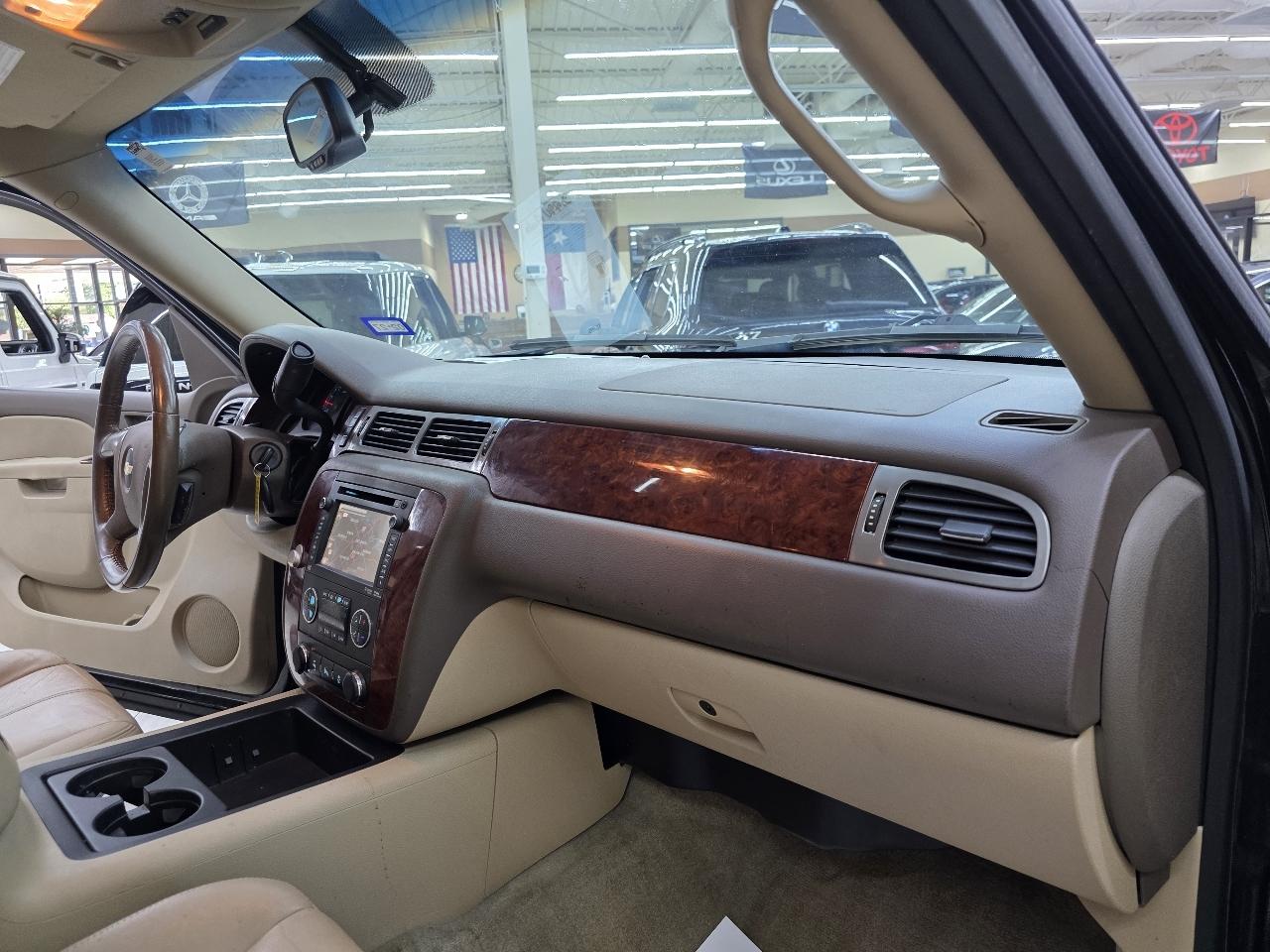 Chevrolet Suburban LT 1500 2WD 2013