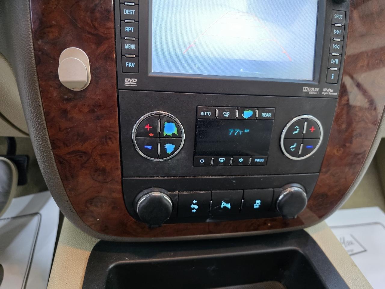 Chevrolet Suburban LT 1500 2WD 2013