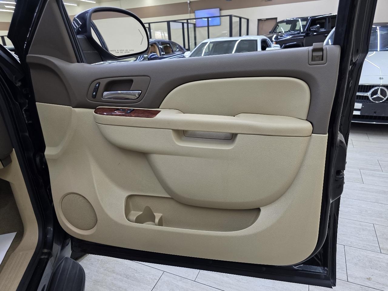 Chevrolet Suburban LT 1500 2WD 2013