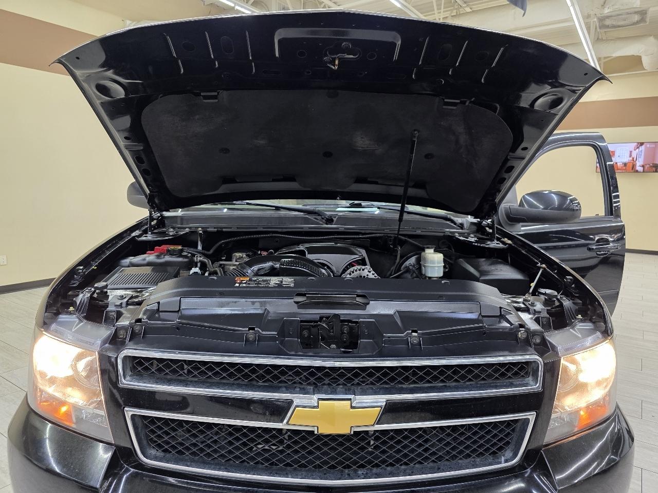 Chevrolet Suburban LT 1500 2WD 2013