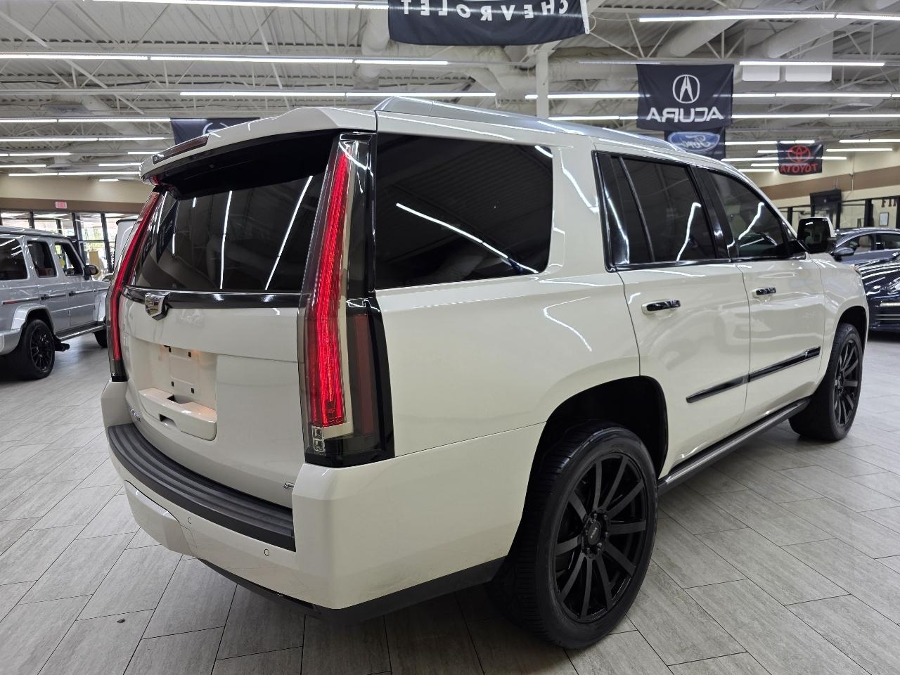 Cadillac Escalade Platinum 4WD 2015