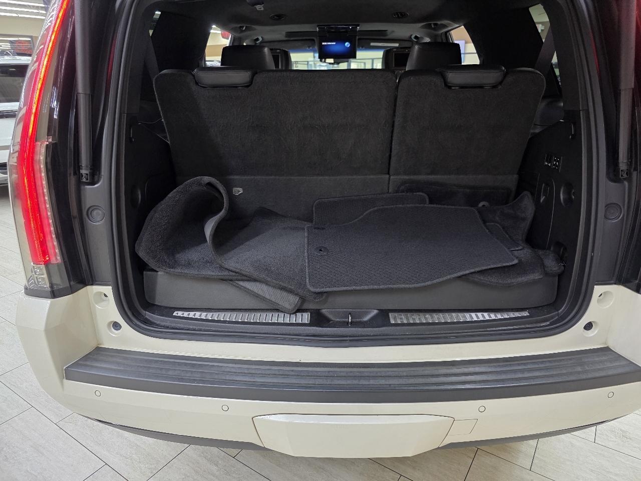 Cadillac Escalade Platinum 4WD 2015