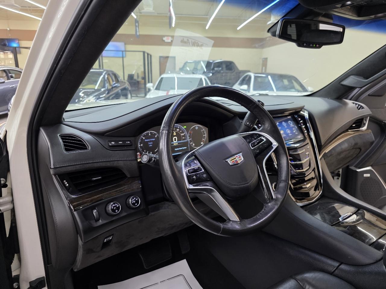Cadillac Escalade Platinum 4WD 2015