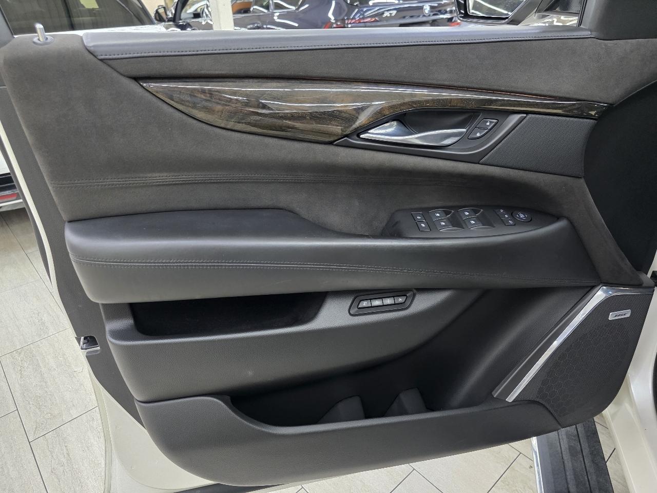 Cadillac Escalade Platinum 4WD 2015