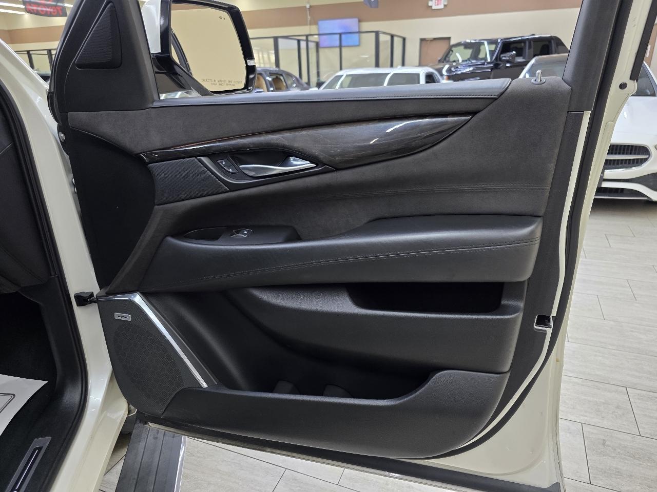 Cadillac Escalade Platinum 4WD 2015