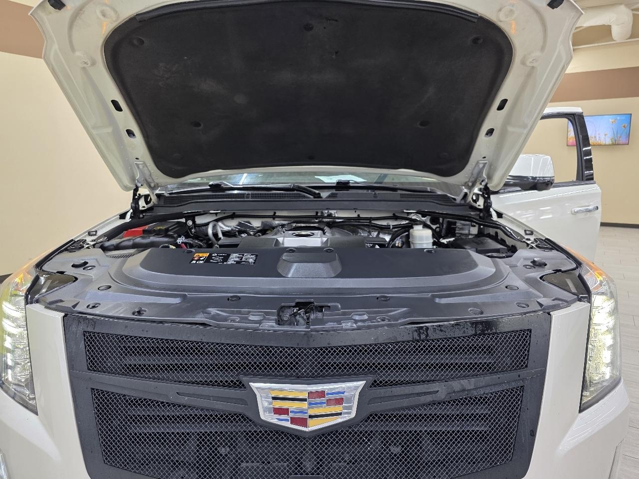 Cadillac Escalade Platinum 4WD 2015