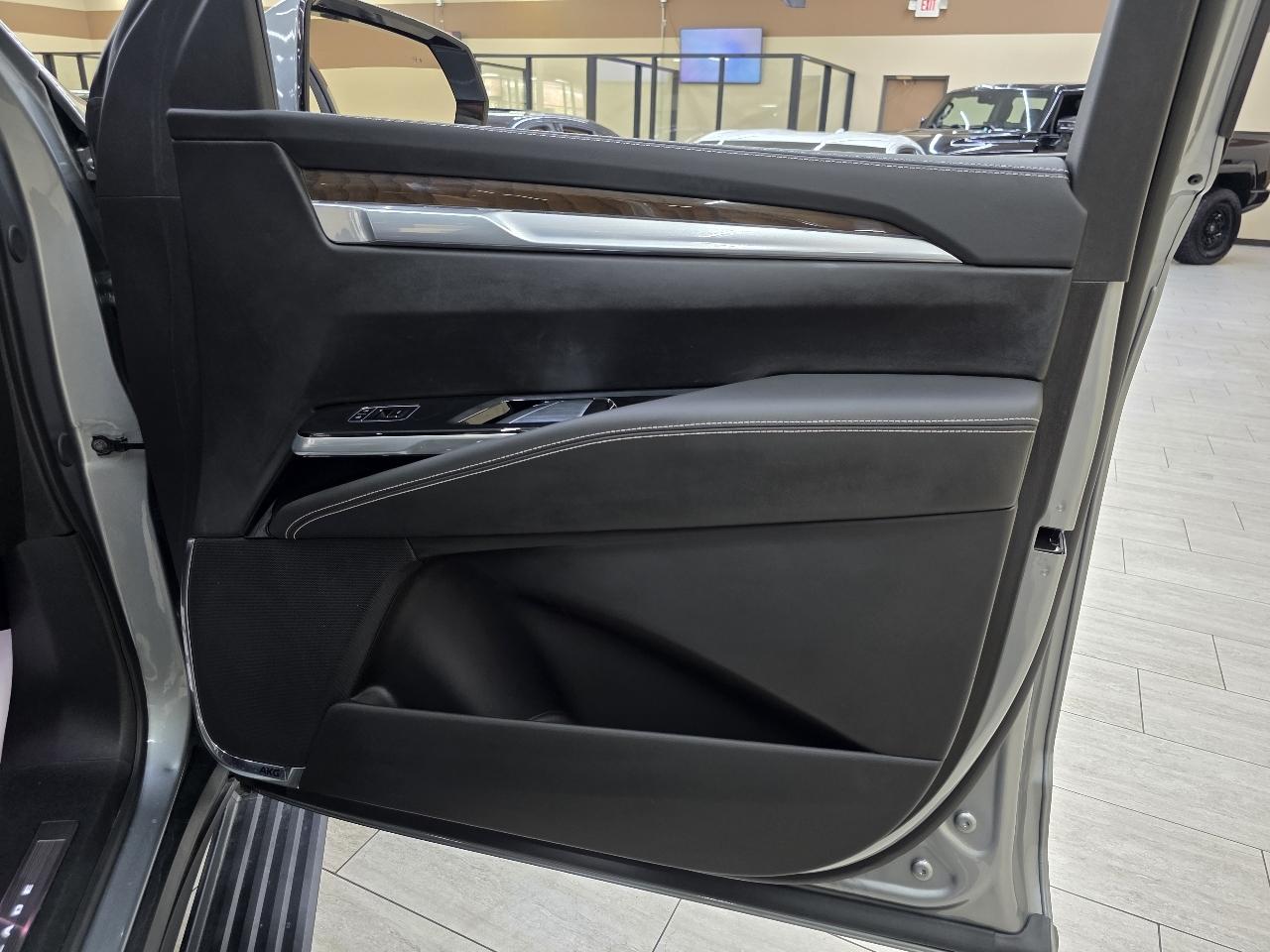 Cadillac Escalade Sport Platinum AWD 2025