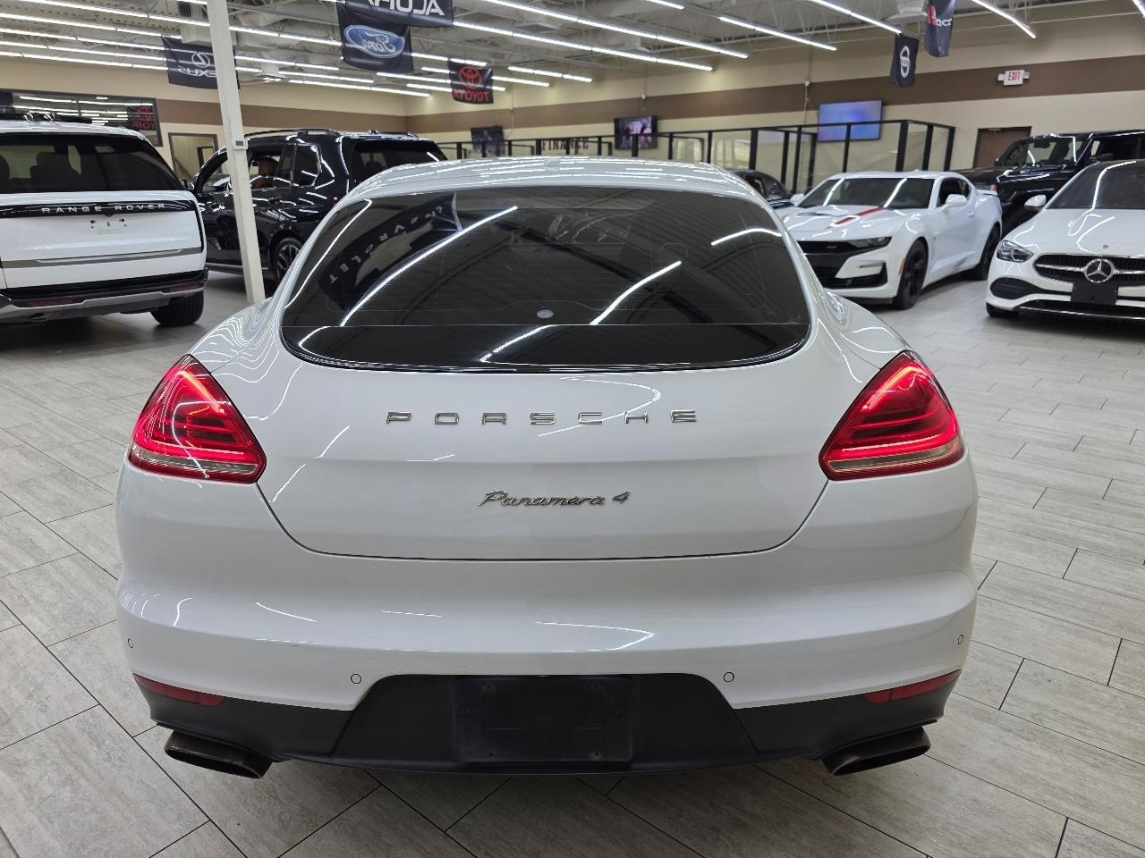 Porsche Panamera 4 2015