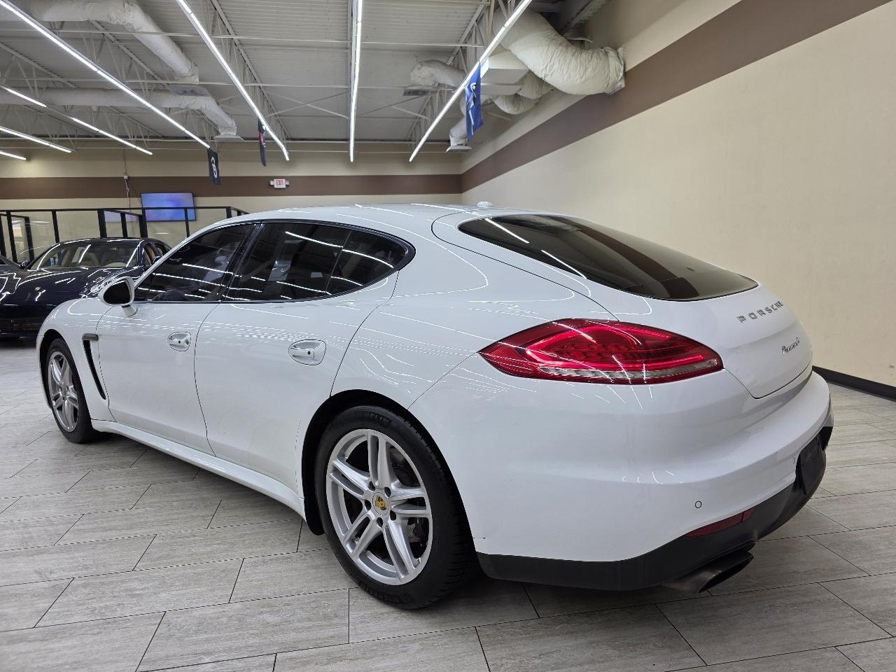 Porsche Panamera 4 2015