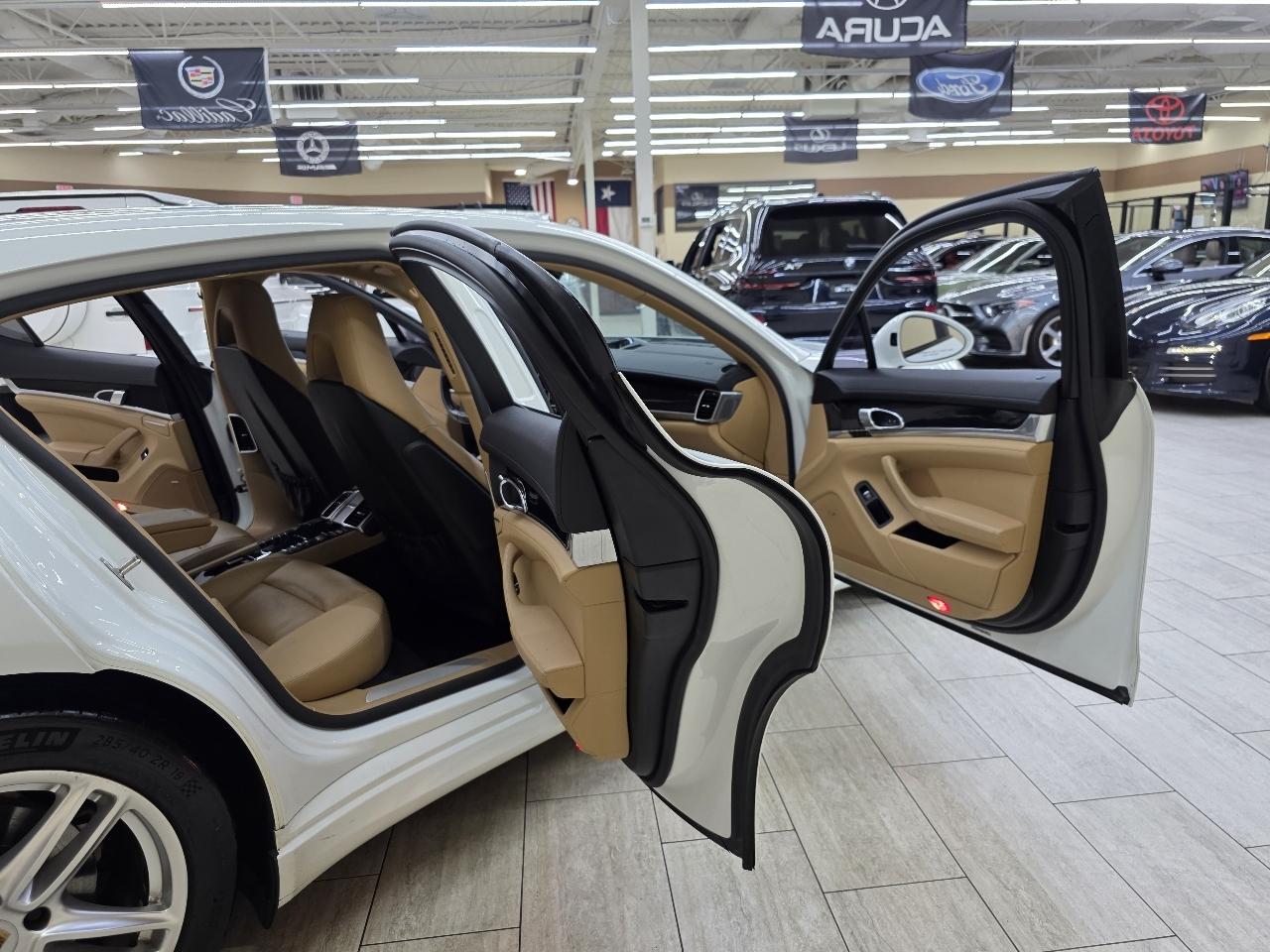 Porsche Panamera 4 2015