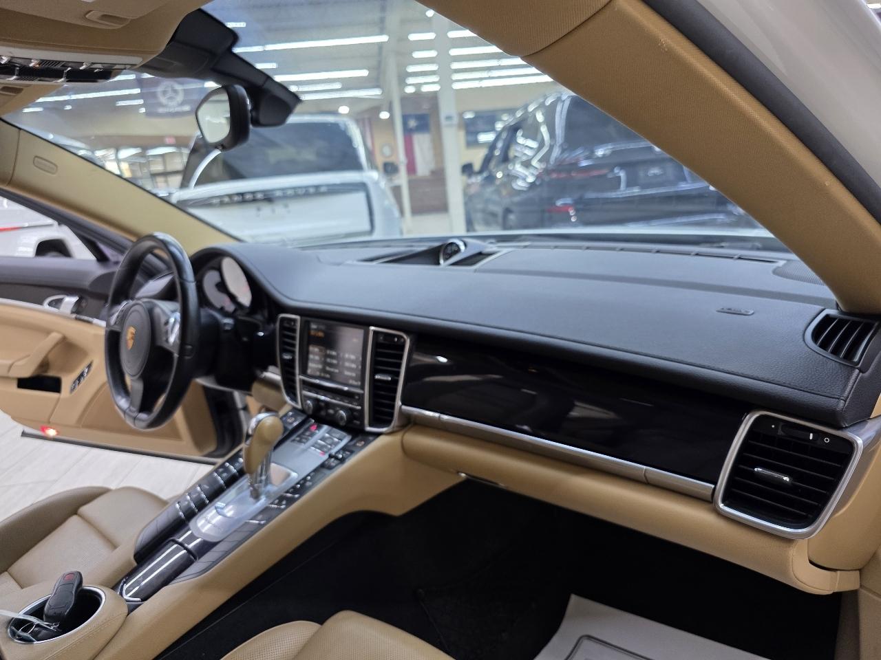 Porsche Panamera 4 2015