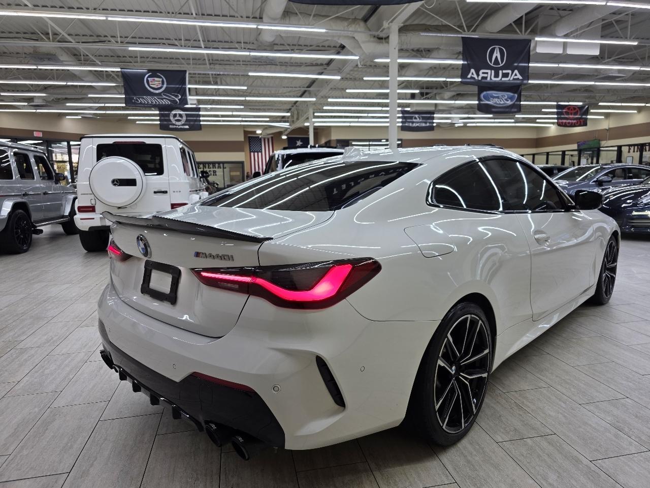 BMW 4-Series M440i Coupe 2023