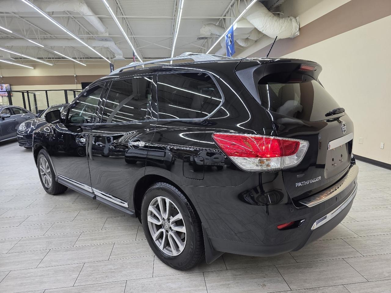 Nissan Pathfinder SL 2WD 2014