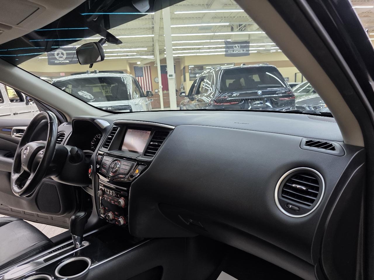 Nissan Pathfinder SL 2WD 2014