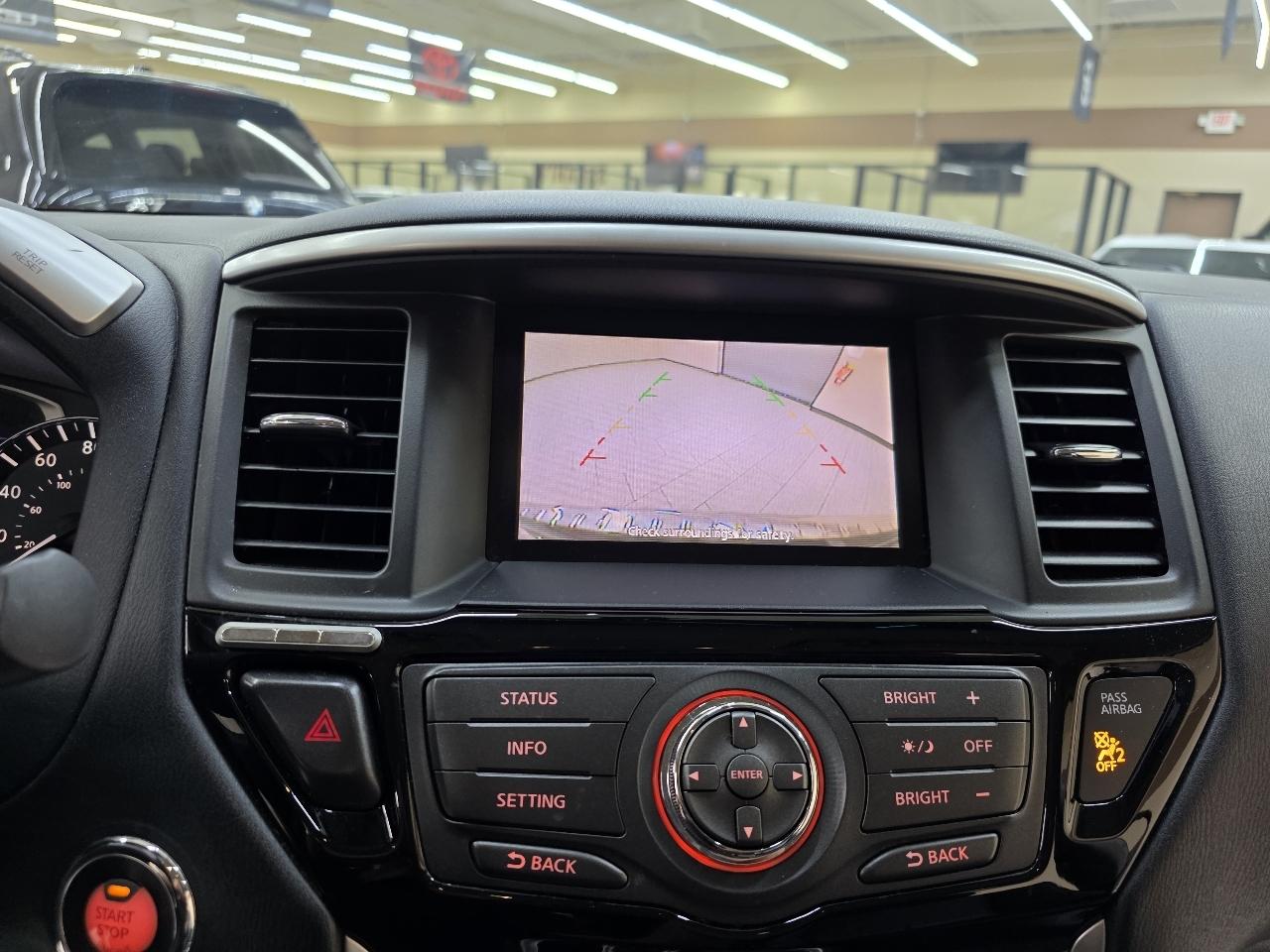 Nissan Pathfinder SL 2WD 2014