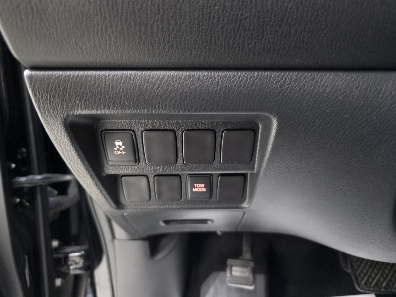 Nissan Pathfinder SL 2WD 2014