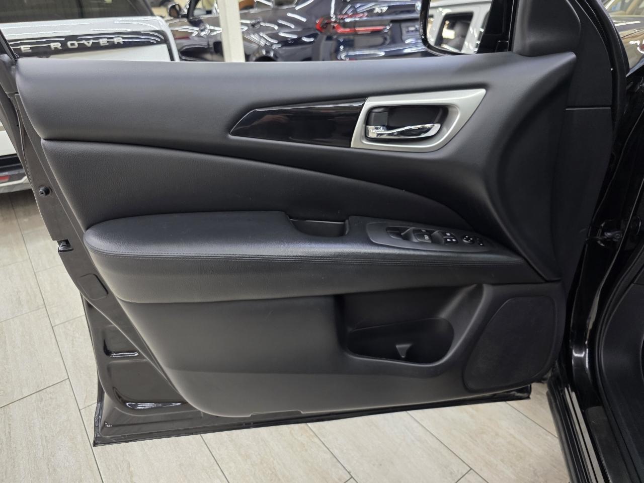 Nissan Pathfinder SL 2WD 2014