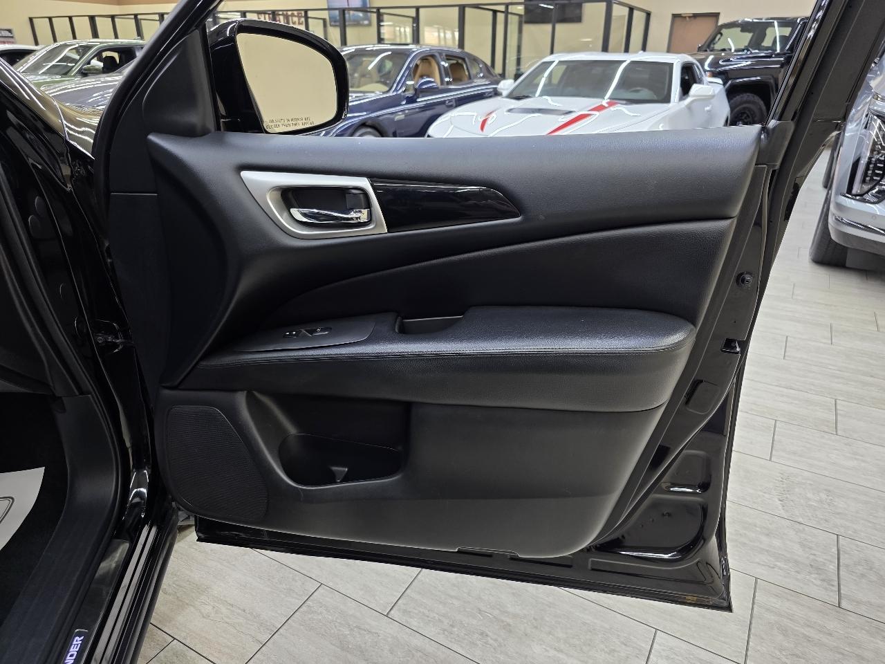 Nissan Pathfinder SL 2WD 2014
