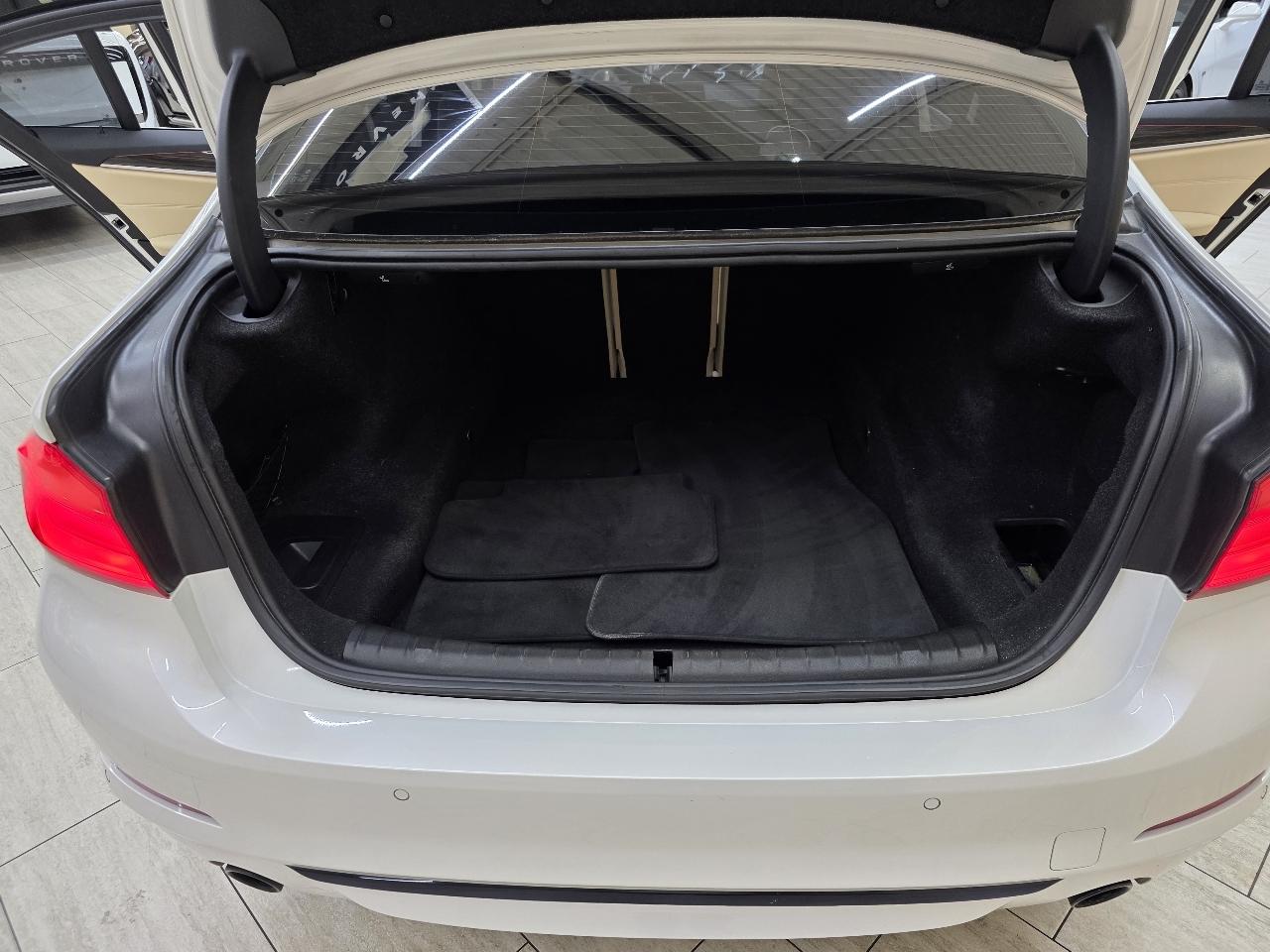 BMW 5-Series 530i 2019