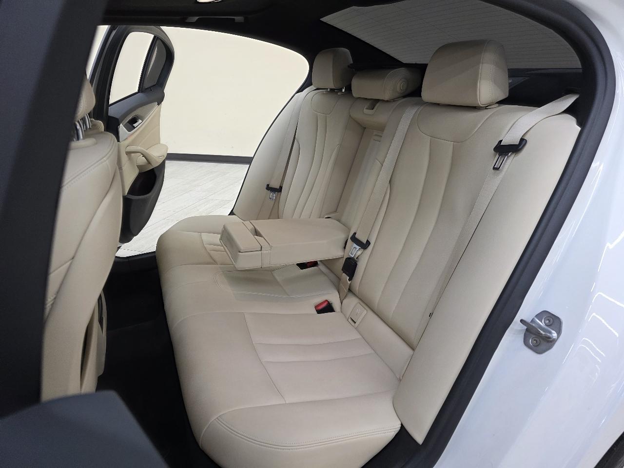 BMW 5-Series 530i 2019