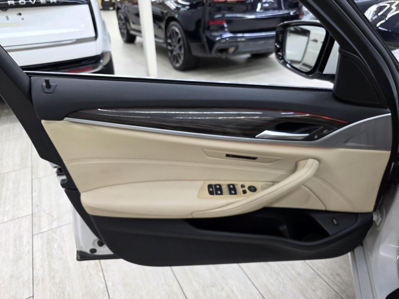 BMW 5-Series 530i 2019