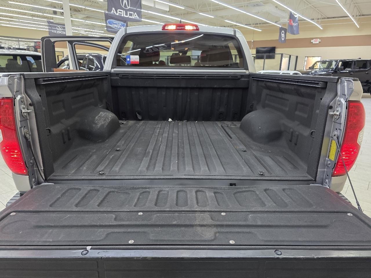 Toyota Tundra Platinum CrewMax 5.7L 4WD 2021