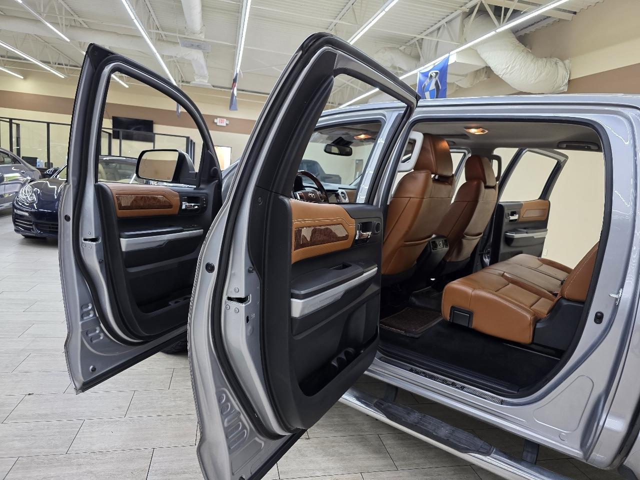 Toyota Tundra Platinum CrewMax 5.7L 4WD 2021