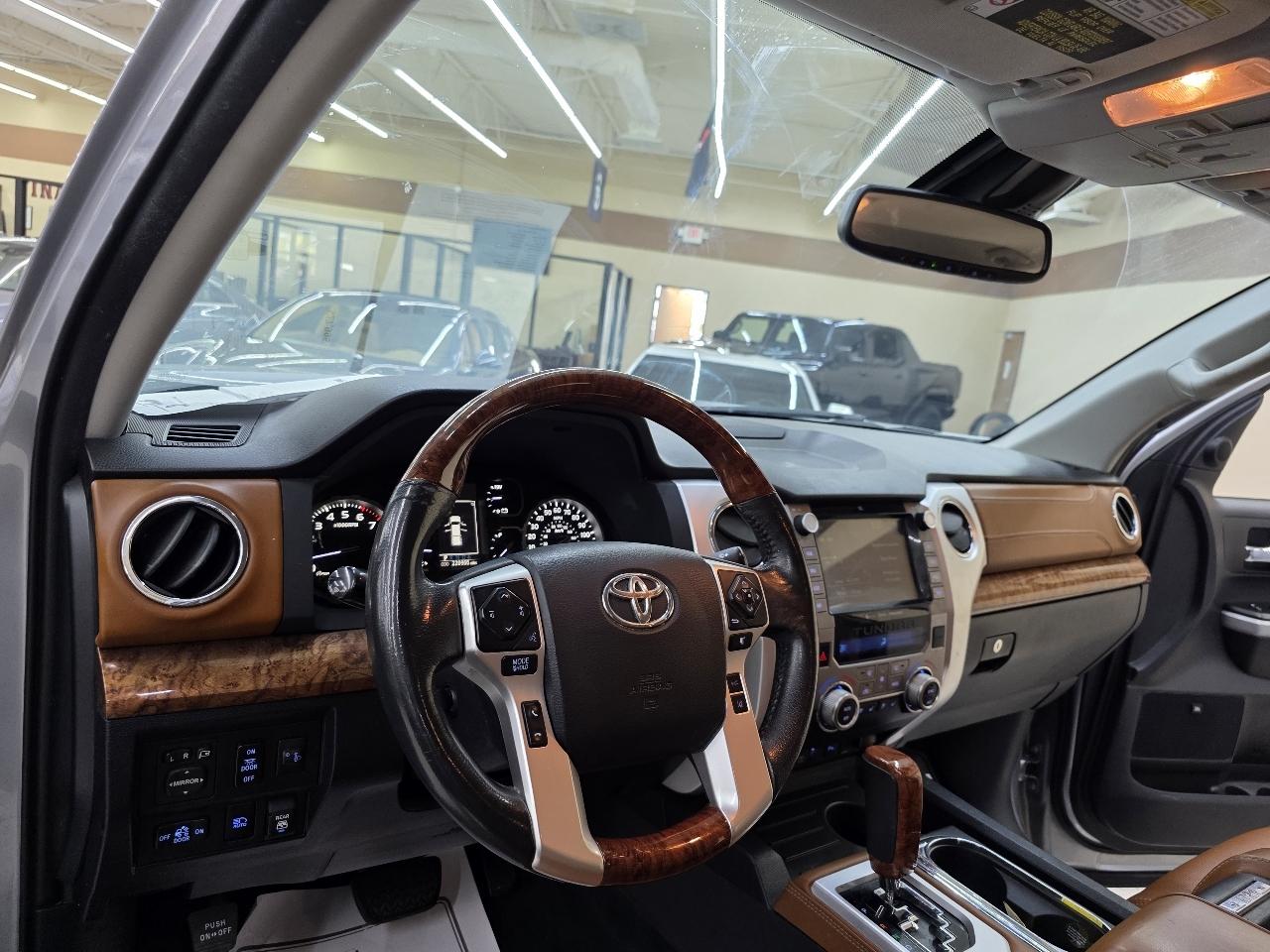 Toyota Tundra Platinum CrewMax 5.7L 4WD 2021