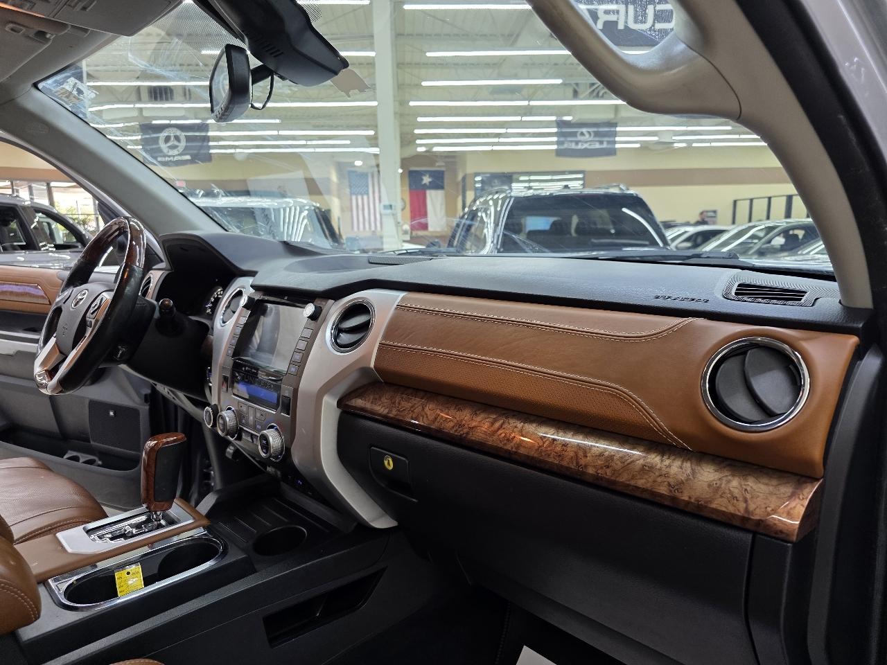 Toyota Tundra Platinum CrewMax 5.7L 4WD 2021