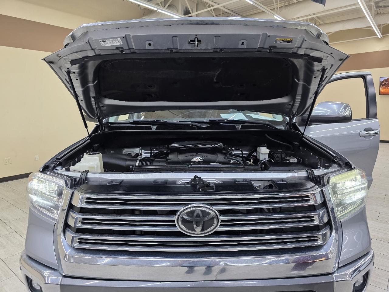Toyota Tundra Platinum CrewMax 5.7L 4WD 2021