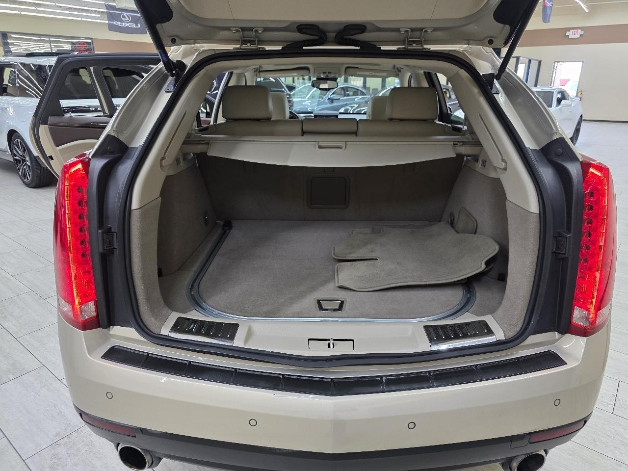 Cadillac SRX Luxury Collection 2011