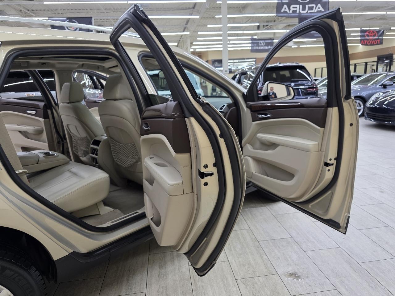 Cadillac SRX Luxury Collection 2011