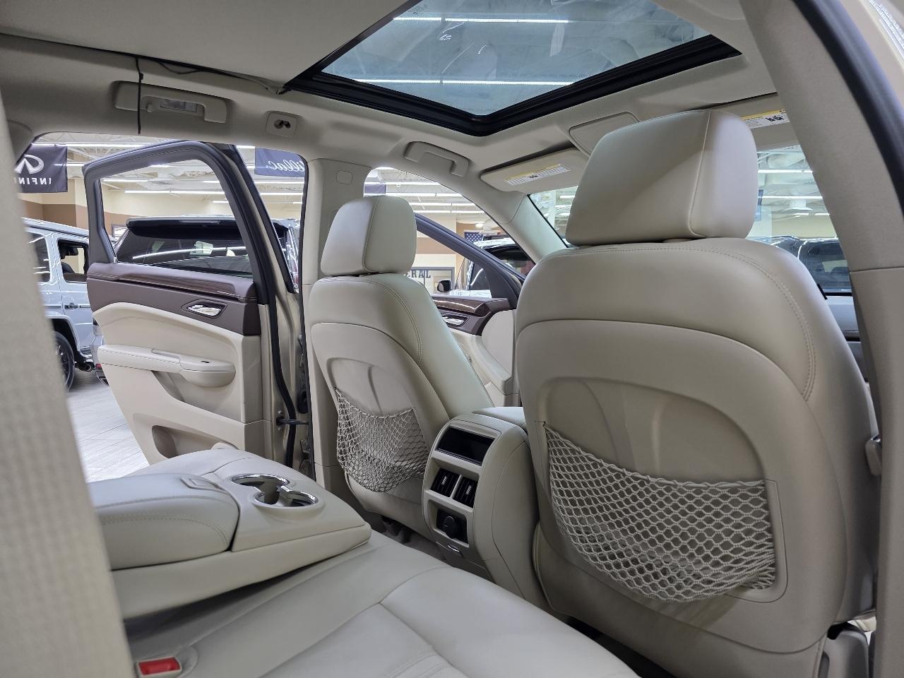 Cadillac SRX Luxury Collection 2011